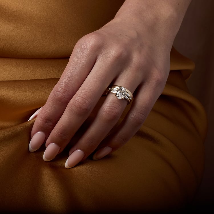 Trey Oval in 14k Yellow Gold – view 6
