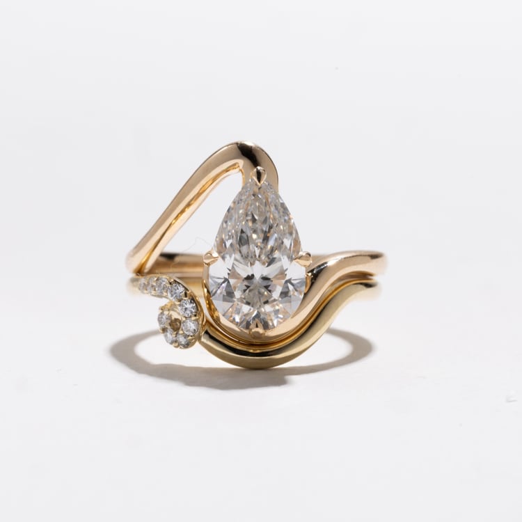 Twist with Pavé