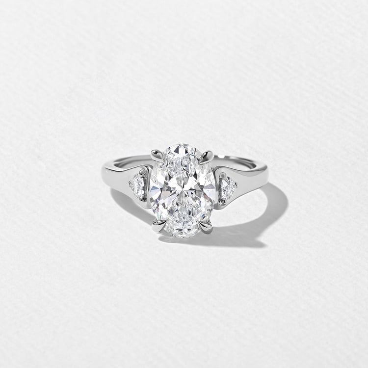 Cleo Oval in Platinum