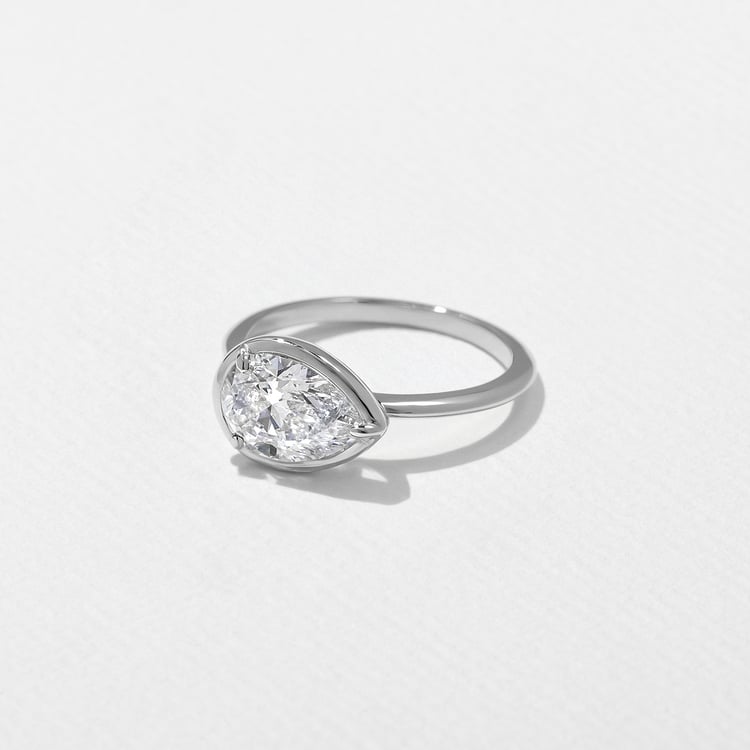 August Pear in 18k White Gold – view 2