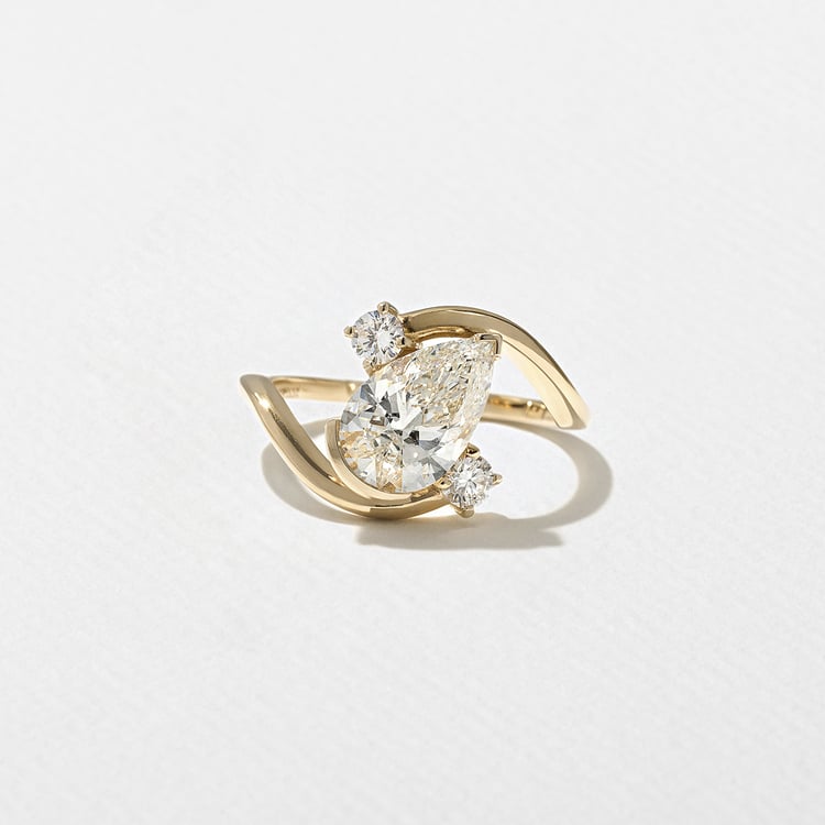Gemma Pear in 18k Yellow Gold