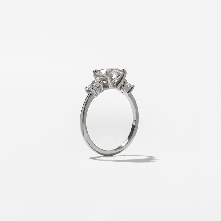 Trey Oval in Platinum – view 5
