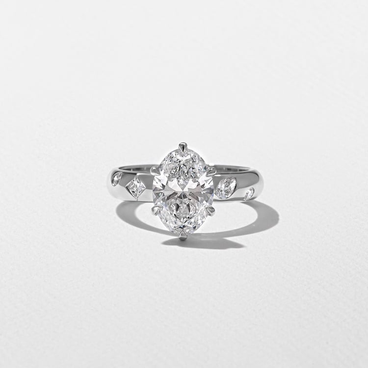Skylar Oval in Platinum