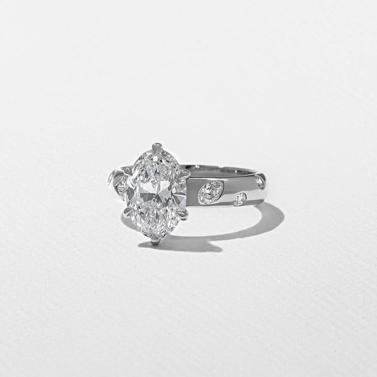 Skylar Oval in Platinum – view 2