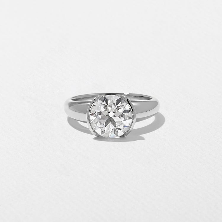 Esme Antique Round in Platinum