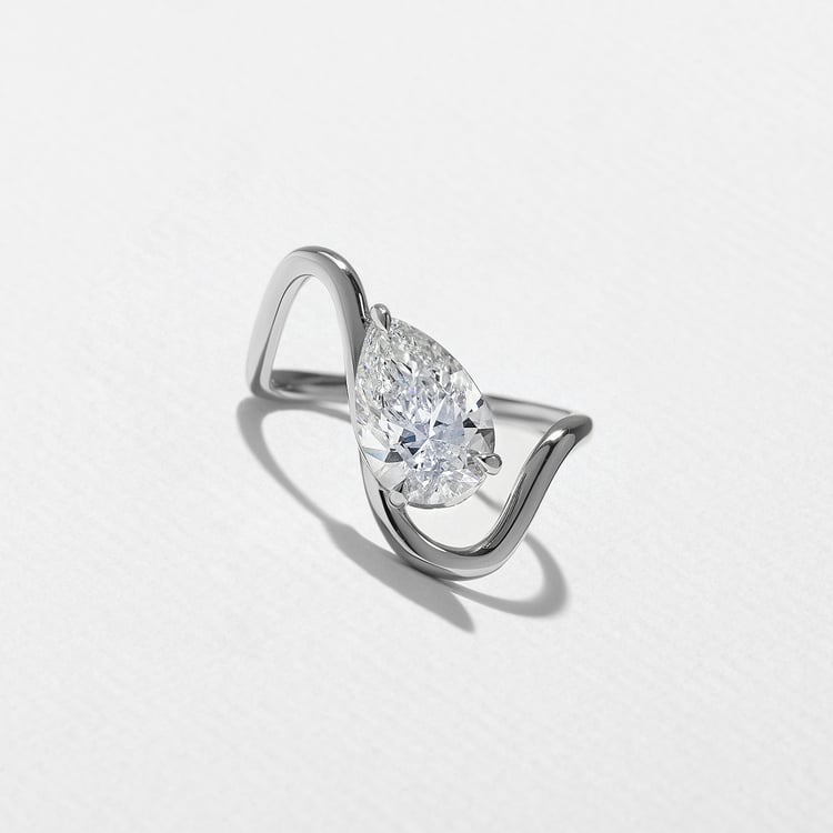 Stella Pear in 18k White Gold