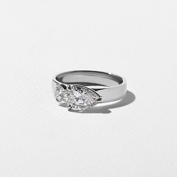 Henri Pear in 18k White Gold – view 2