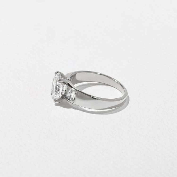 Nova Oval in Platinum – view 3