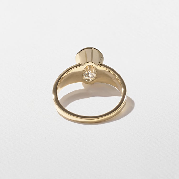 Lou Oval in 14k Yellow Gold – view 4