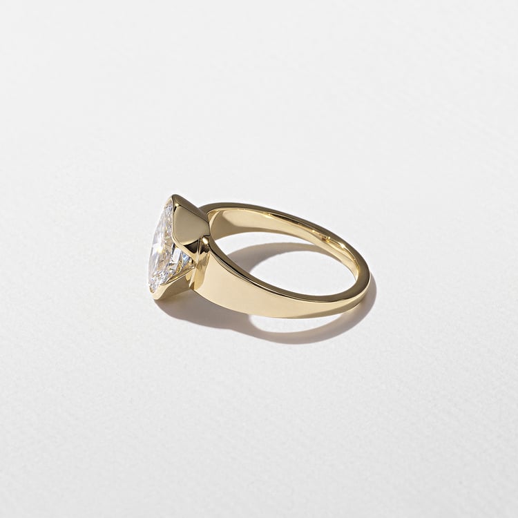 Lou Oval in 14k Yellow Gold – view 3