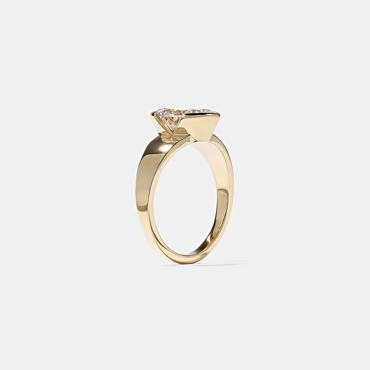 Lou Oval in 14k Yellow Gold – view 5