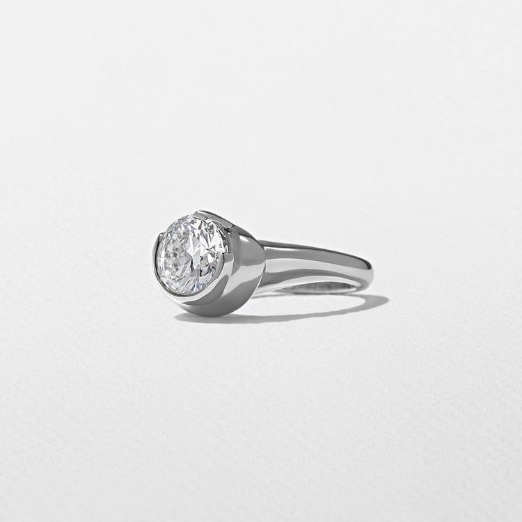 Gaia Round in Platinum – view 2