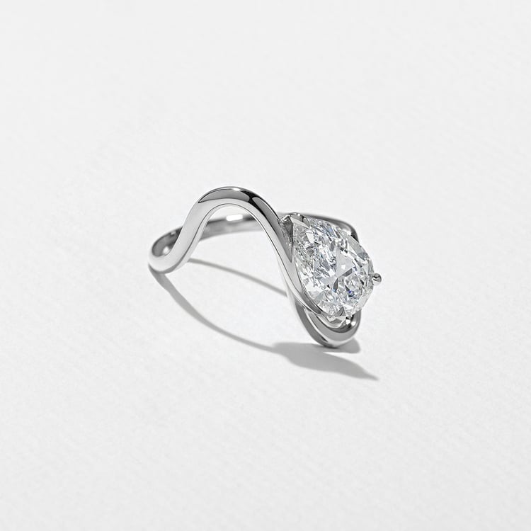 Stella Grand Pear in 18k White Gold – view 3