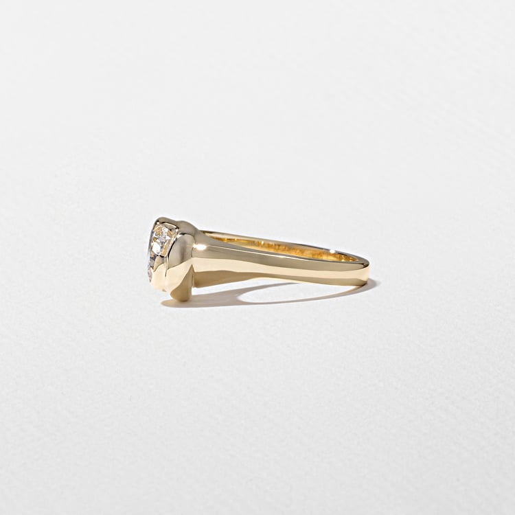 Gaia Cushion-Cut in 18k Yellow Gold – view 3
