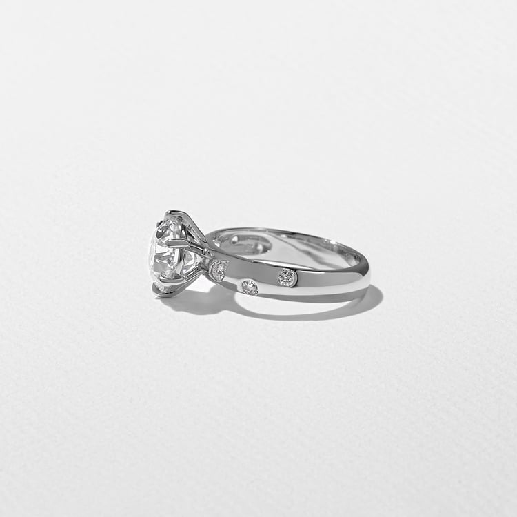 Skylar Round in Platinum – view 3