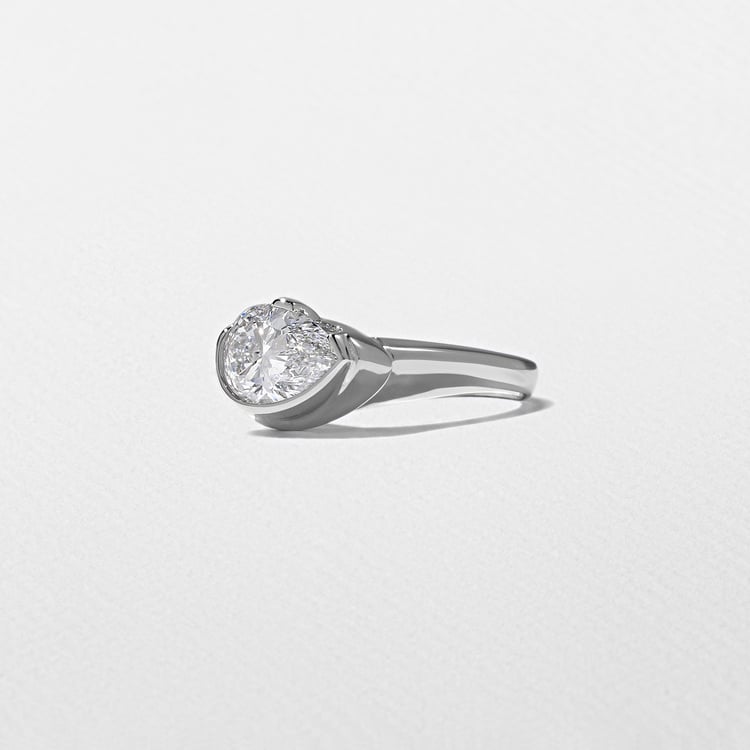 Gaia Pear in 18k White Gold – view 2