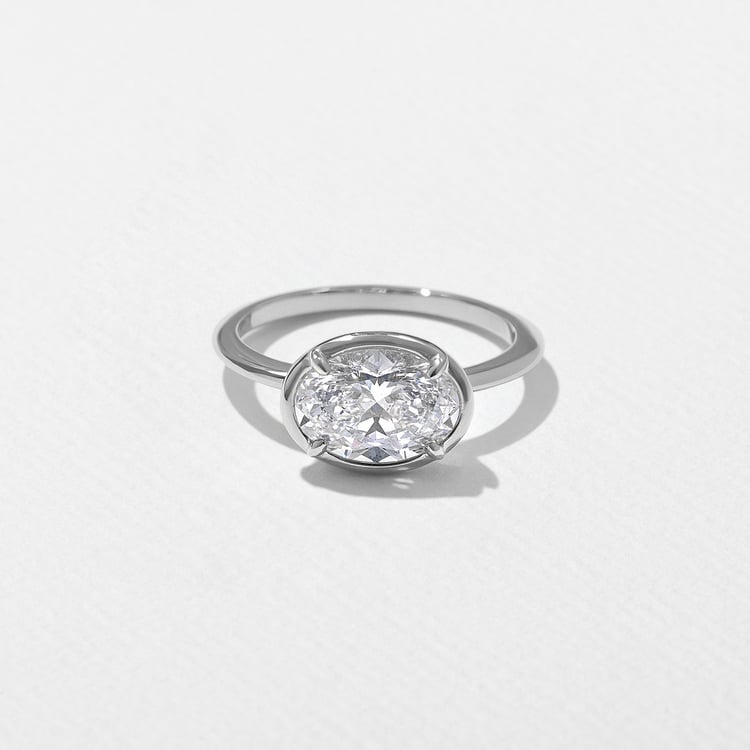 August Oval in 18k White Gold