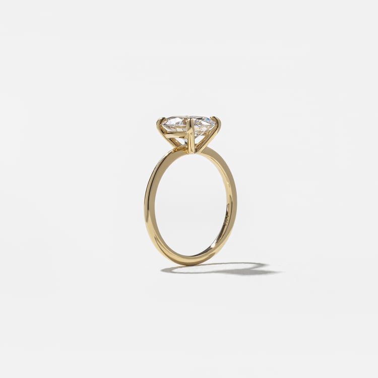 Grace Oval Solitaire