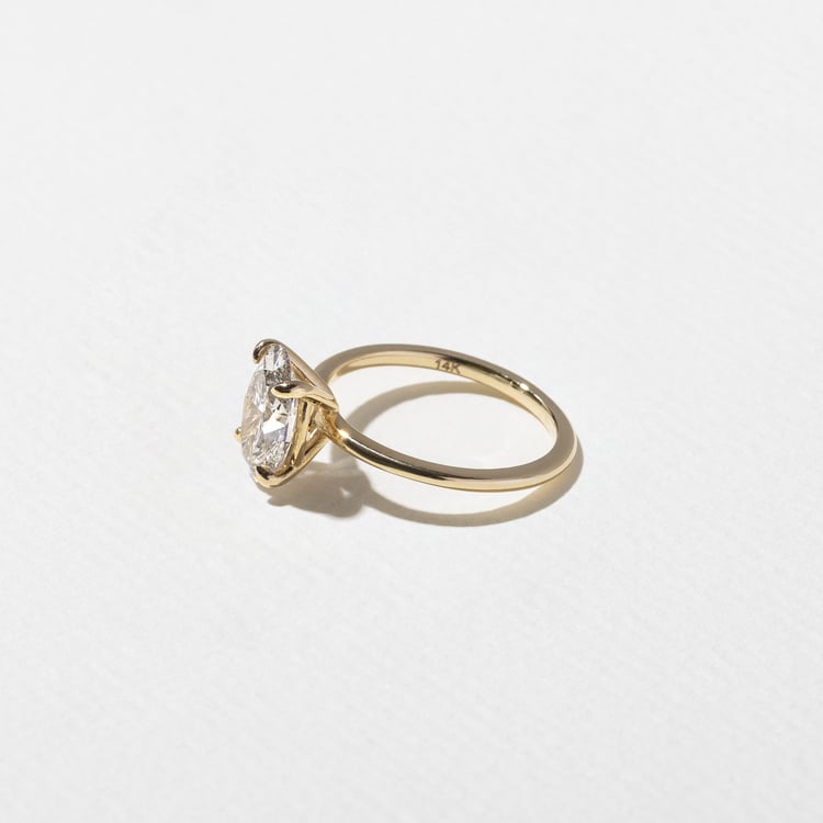 Grace Oval Solitaire