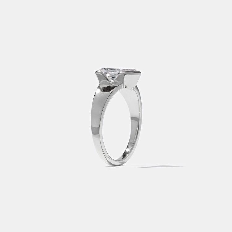 Lou Emerald-Cut in 18k White Gold – view 5