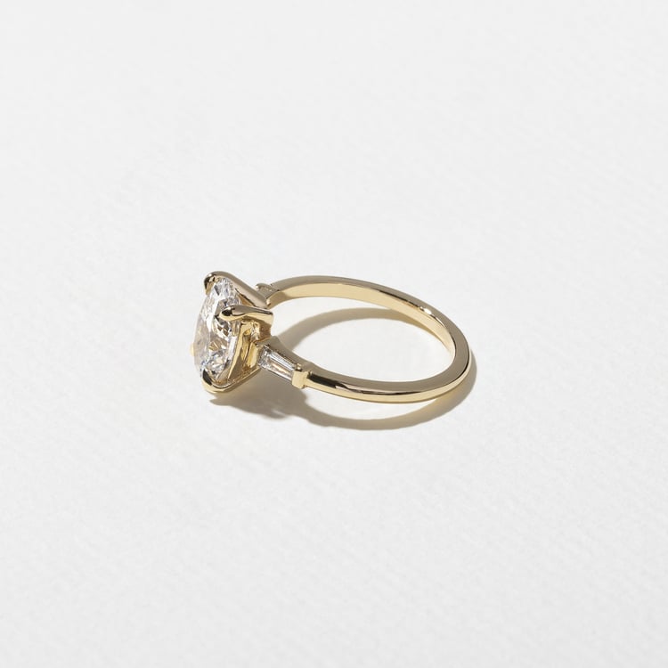 Trey Oval in 14k Yellow Gold – view 3