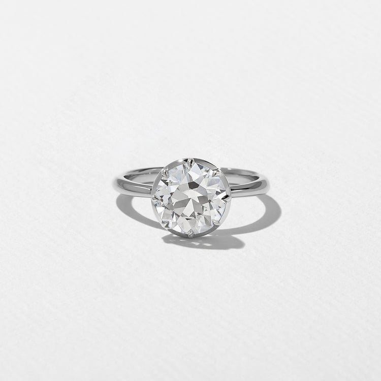 Daphne Antique Round in Platinum
