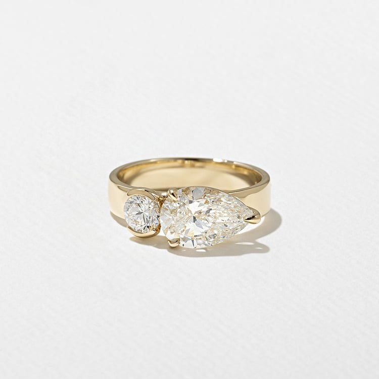 Henri Grand Pear in 18k Yellow Gold