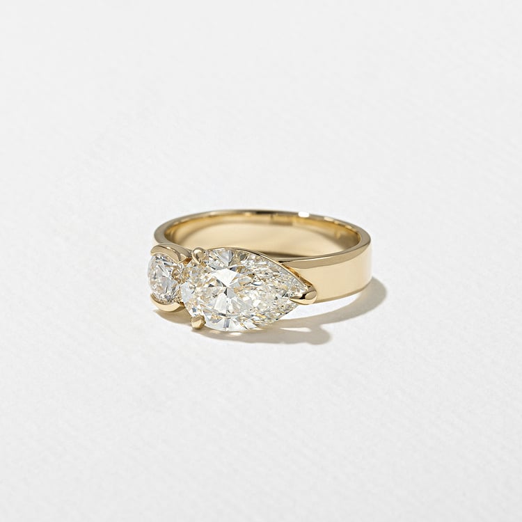 Henri Grand Pear in 18k Yellow Gold – view 2