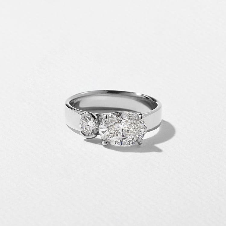Henri Oval in 14k White Gold
