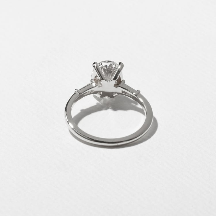 Trey Oval in Platinum – view 4