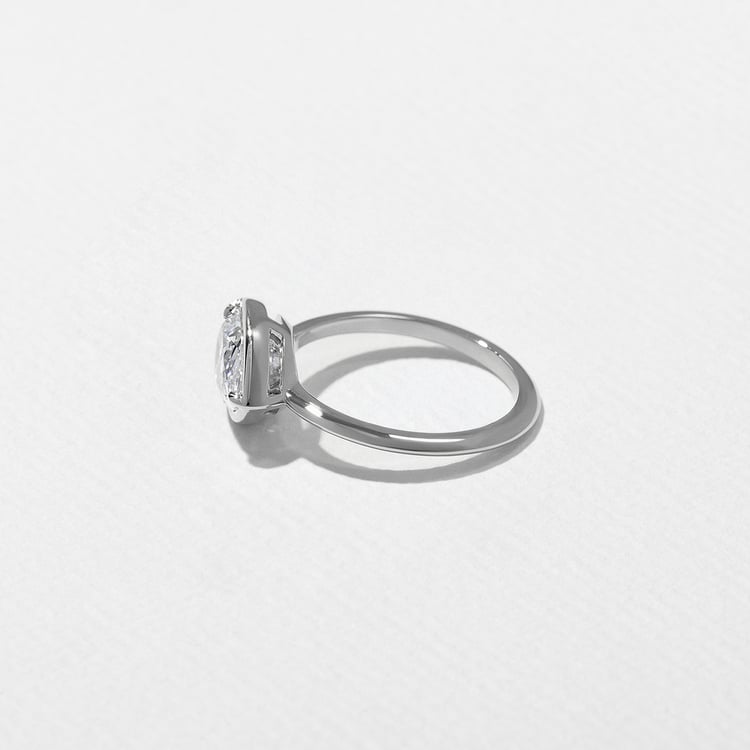 August Pear in Platinum – view 3