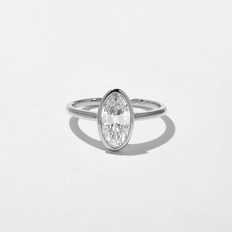 Bailey Antique Oval in 18k White Gold