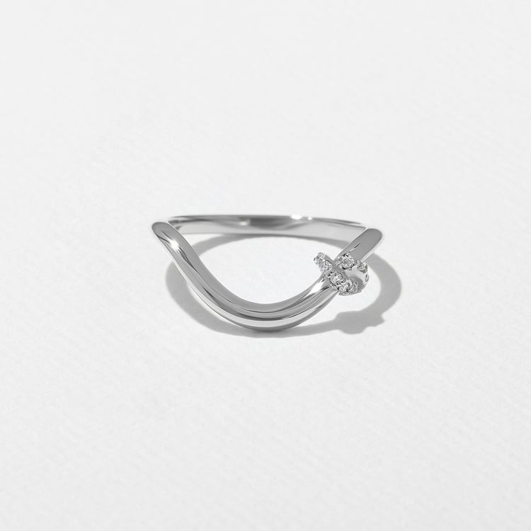 Knot in 18k White Gold