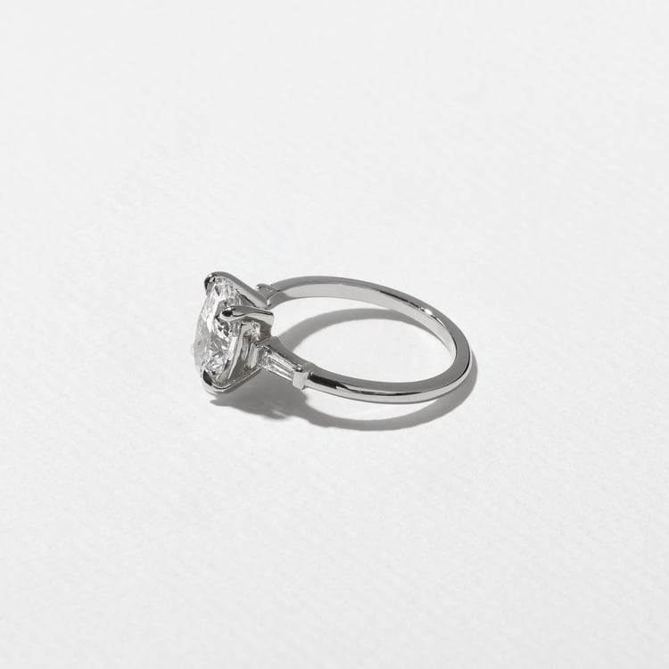 Trey Oval in 18k White Gold – view 3