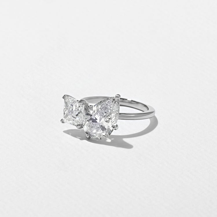 Vivi Grand Pear and Princess in Platinum – view 2