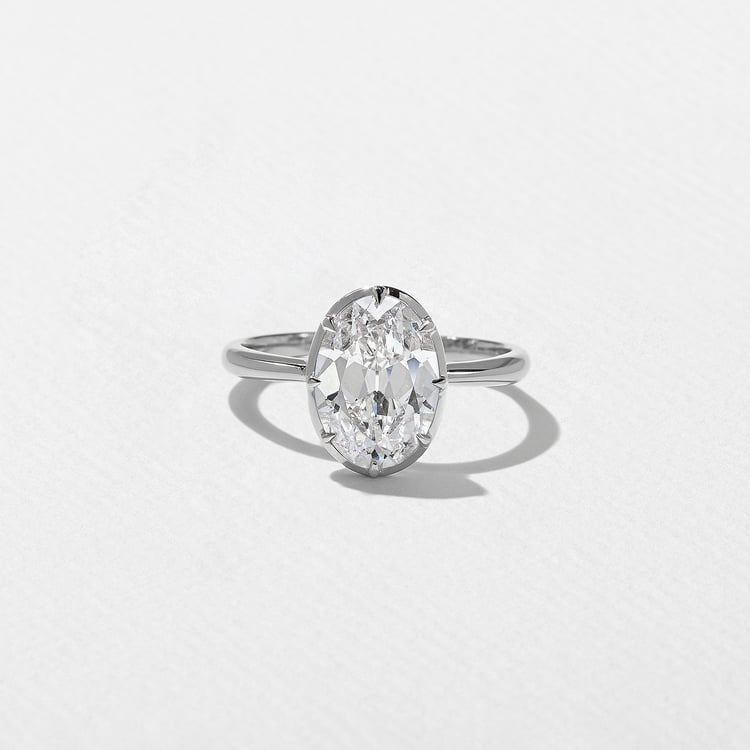 Daphne Antique Oval in 18k White Gold