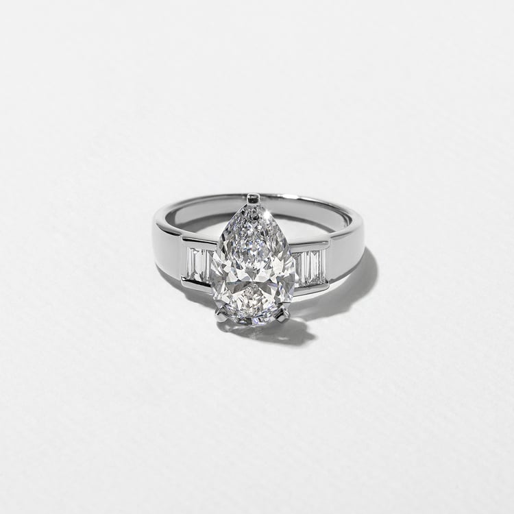 Nova Pear in 14k White Gold
