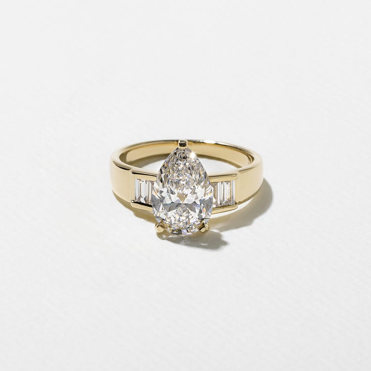 Nova Pear in 18k Yellow Gold