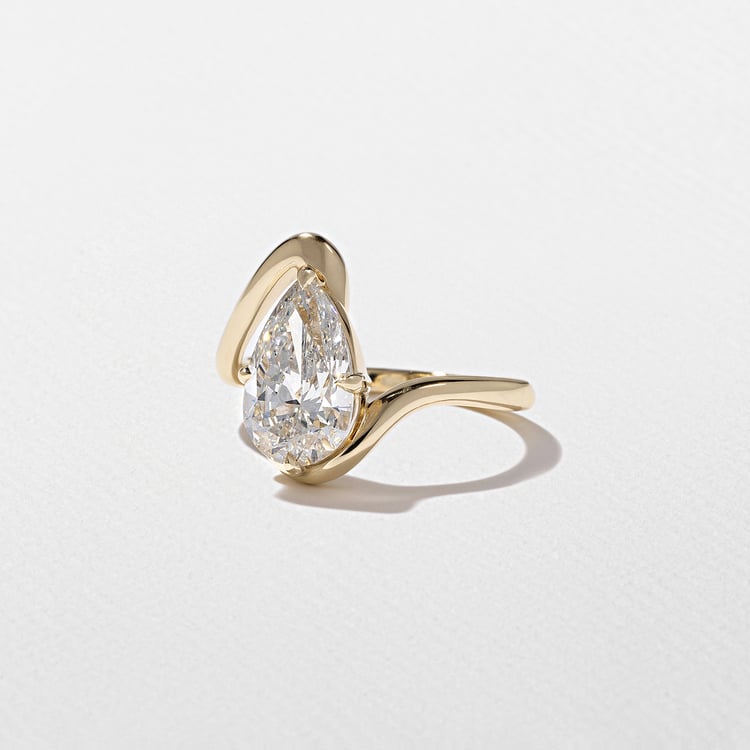 Lyra Pear in 18k Yellow Gold – view 2