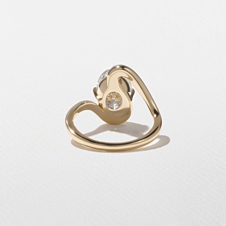Lyra Oval in 18k Yellow Gold – view 3