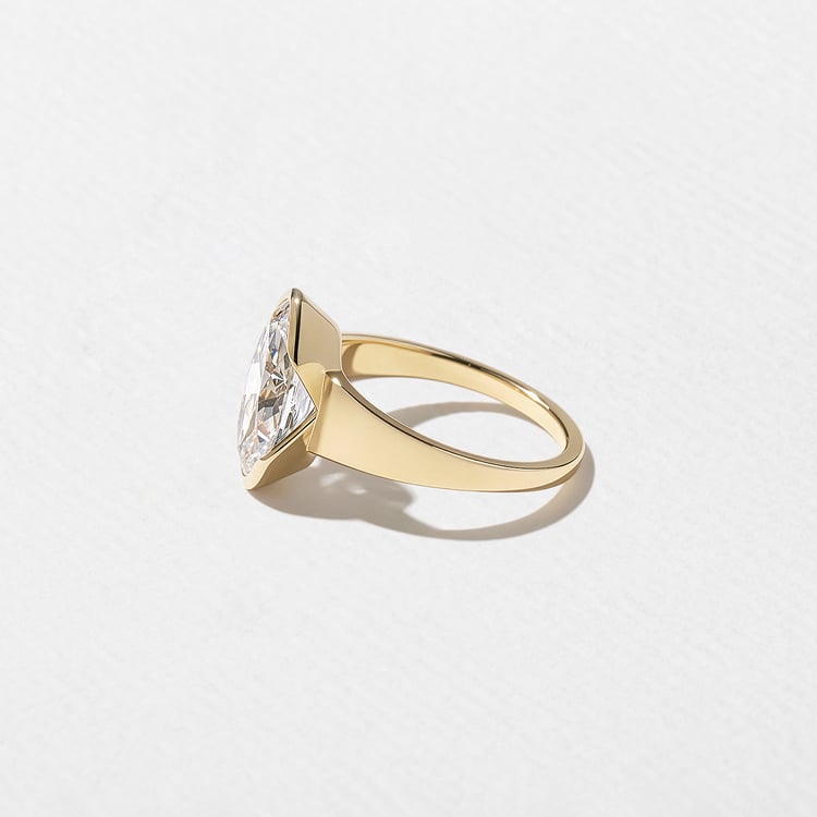 Lou Antique Oval in 14k Yellow Gold – view 3