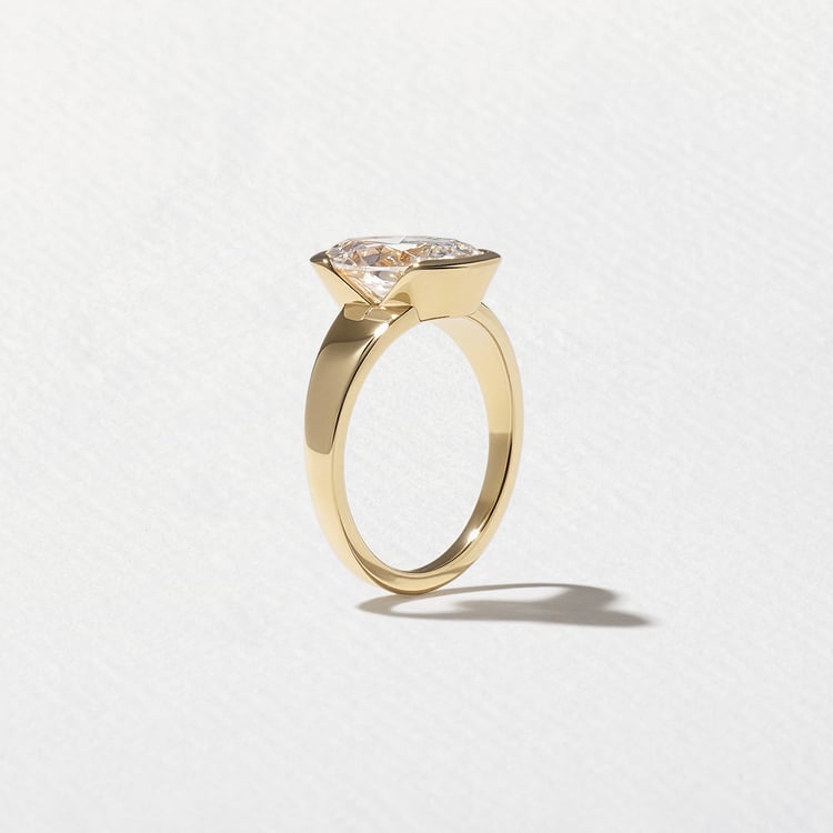 Lou Antique Oval in 14k Yellow Gold – view 5