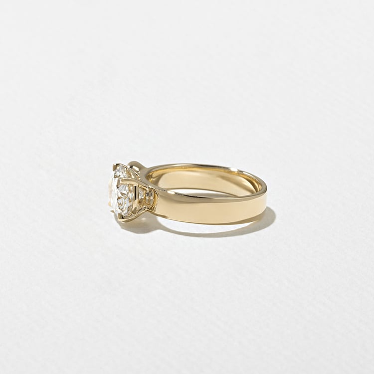Henri Grand Oval in 18k Yellow Gold – view 3
