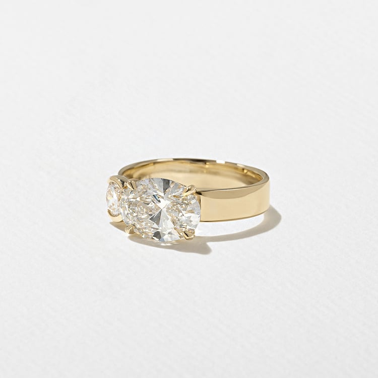 Henri Grand Oval in 18k Yellow Gold – view 2