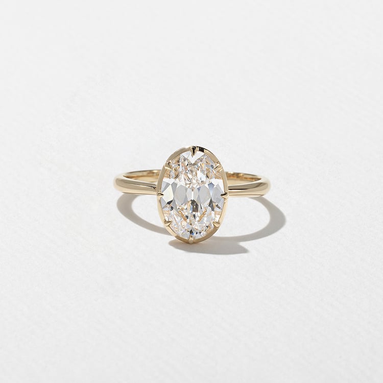Daphne Antique Oval in 18k Yellow Gold