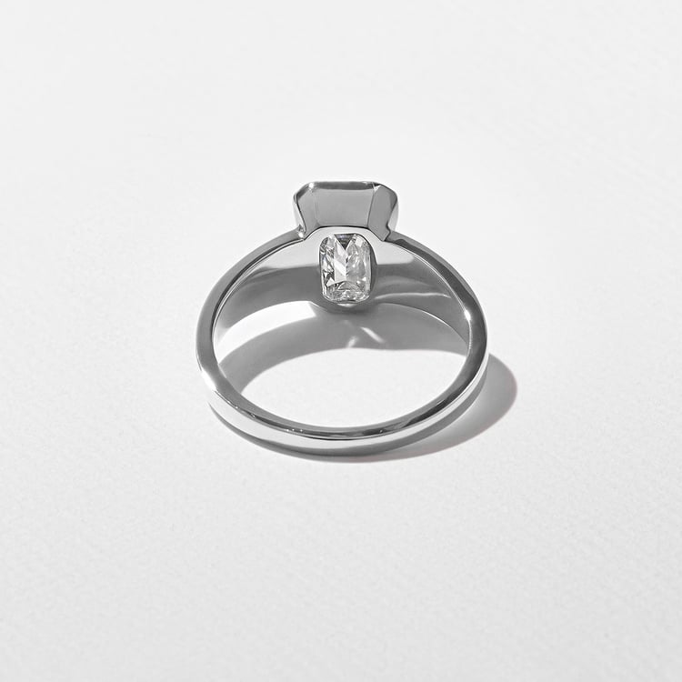 Lou Emerald-Cut in Platinum – view 4