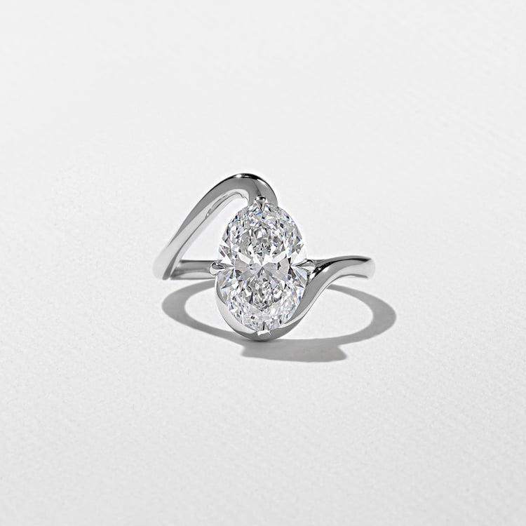 Lyra Oval in Platinum