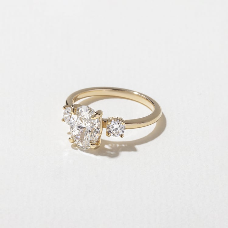 Trey Oval in 14k Yellow Gold – view 2