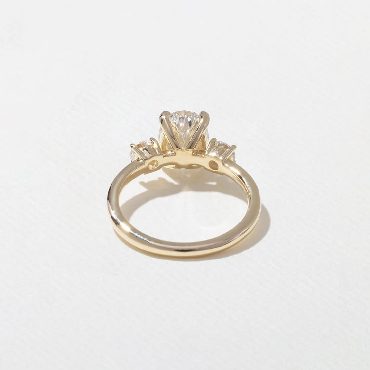 Trey Oval in 14k Yellow Gold – view 4
