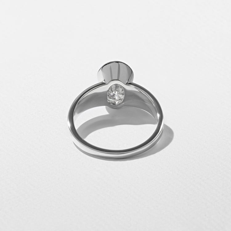 Lou Oval in Platinum – view 4